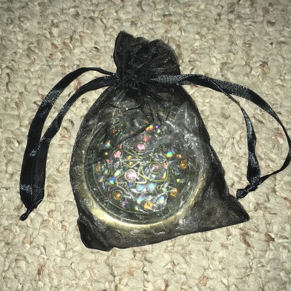 Compact - Picture 3 of 3